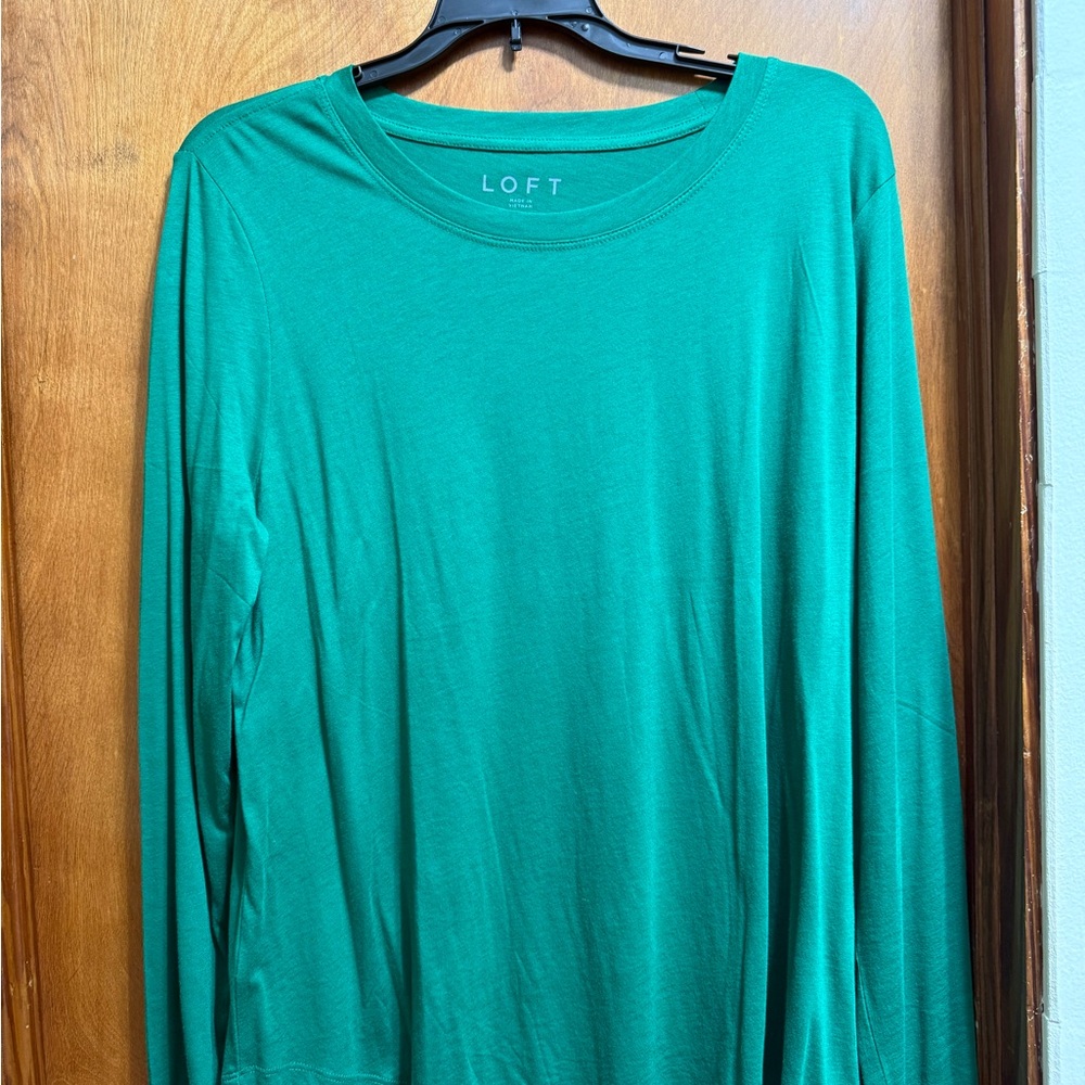 LOFT Vibrant Green Crew Neck Top NWOT